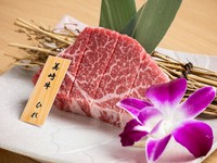 美崎牛のスペシャル肉寿司・特選ハラミ・ヒレ など、渾身のスペシャルフルコースを堪能できる極上コース