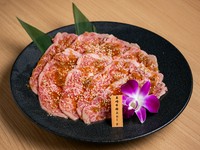 黒毛和牛厚切りタン・美崎牛のスペシャル肉寿司・特上ロース など美崎牛を存分に堪能できる1番人気のコース