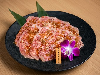 黒毛和牛厚切りタン・美崎牛のスペシャル肉寿司・特上ロース など美崎牛を存分に堪能できる1番人気のコース