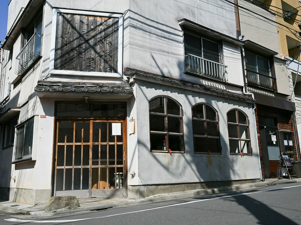 西荻窪駅から徒歩7分の隠れ家的なフレンチレストラン