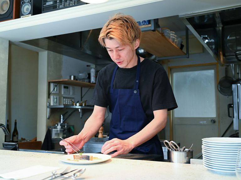 オープンキッチンならではのライブ感を楽しんでほしい