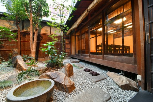 中庭が見える完全個室