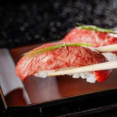 神戸ビーフ炙り寿司2種盛 ／Kobe Beef 2types Yakiniku Sushi