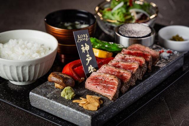 [Kobe Beef Sirloin Steak Set] Enjoy the best part of Kobe beef, sirloin, with Uonuma Koshihikari rice