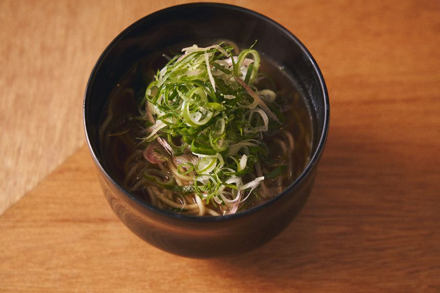 シンプルに仕上げたミニサイズの汁そば『醤油ソバ』