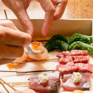 産地直送の季節の味覚を中心とした、バラエティ豊富な串カツで構成される“おまかせ”のコース。その時期ならではの旬を、コースの流れのなかでも楽しめます。