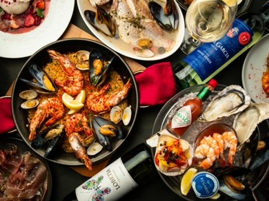 こだわりのお酒とおいしい海の幸に舌鼓！仲間と集う楽しい時間