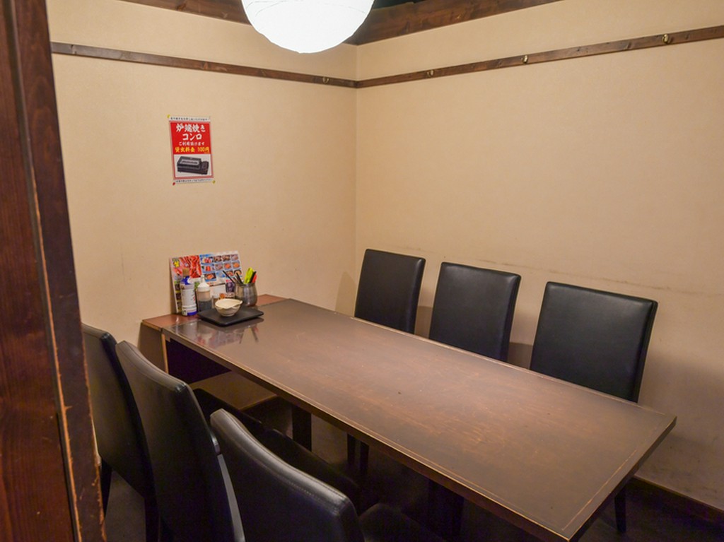 各テーブルは人数に合わせてレイアウトを変更可能