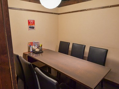 各テーブルは人数に合わせてレイアウトを変更可能