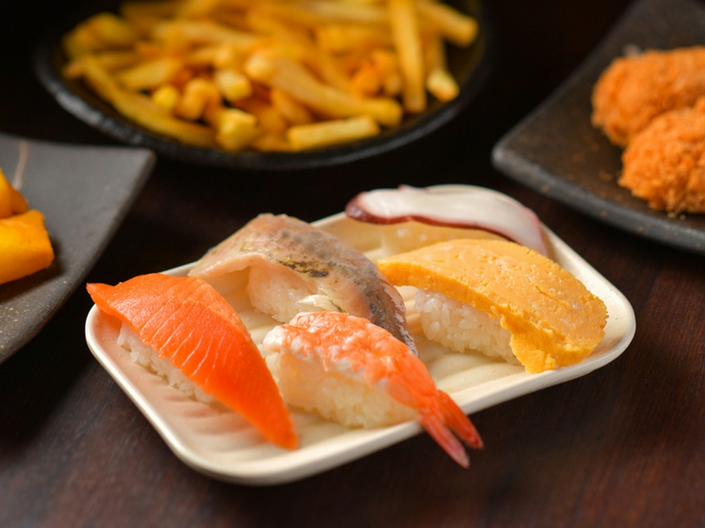 寿司や甘味など、期間限定メニューもございます