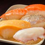 旬を味わう本日の寿司から、オススメ五貫をピックアップ。定番からその時期限りの一貫がメニュー入りすることも。季節ならではの海の恵みを、楽しんでみませんか。