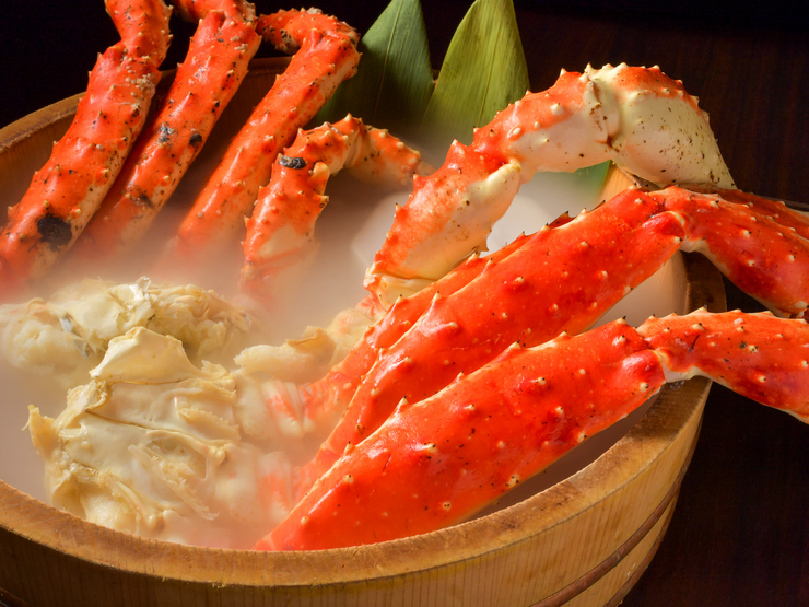 "Premium all-you-can-drink + all-you-can-eat king crab, snow crab, etc." with one drink, 100 minutes