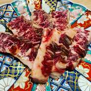 肉の味が濃く旨味がしっかりあり、程よく弾力もある希少部位のお肉。