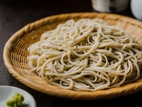 微粉で打つスタンダードなせいろ蕎麦は、広島の珍しい比和在来種。炊いた米のような甘みが印象的。