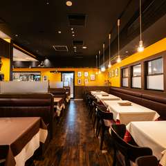 本場のビストロを彷彿させる空気感と賑わいもご馳走の一つ！