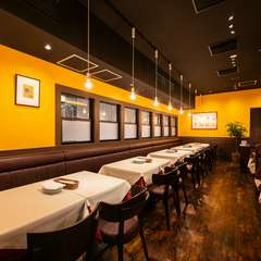 幅広い世代のフレンチデート、ご夫妻での食事に理想的な店