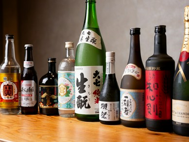 友人との楽しい一時に。オススメのお酒やサイドメニューも充実