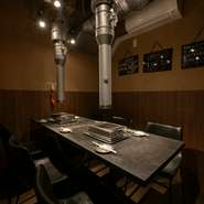 店内には最大6名利用可能な個室も完備。シックで落ち着いたイメージの空間は、ビジネスシーンや接待にも対応可能です。特別な一日には、いつもと違う【焼肉ホルモンせいじ】で、大切なゲストをもてなしませんか。