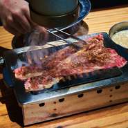 リブロースをさっと焼き上げ、お出汁と絡めてお召し上がり下さい！これを食べれば間違いない！