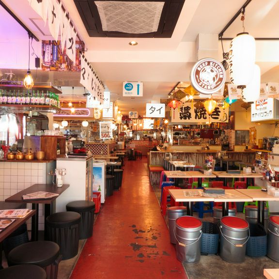 リラックスした雰囲気の中で新しい味の発見を二人で共有