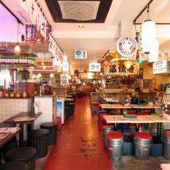 リラックスした雰囲気の中で新しい味の発見を二人で共有