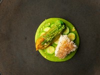 鱗まで食せる甘鯛と、若いズッキーニを合わせた『新湊産甘鯛の備長炭焼き 花ズッキーニのファルシー』