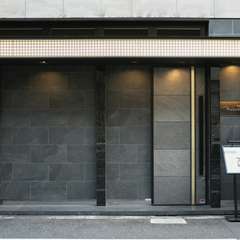 黒をベースに、大人のひと時にふさわしいシックな空間