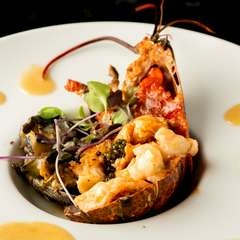 『オマール海老と蝦夷鮑の鉄板焼き　ヴィネグラッグソース』