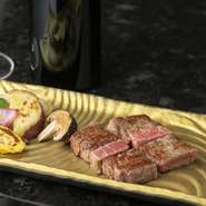 【mahoroba　鉄板】が誇る最高級ランクのコースです。特筆すべきは、淡路ビーフのフィレ＆ロースを食べ比べできるステーキと、活オマール海老や活鮑の魅力溢れる海の幸。大切な人との会食に最適なプランです。