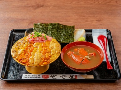 バラエティー豊かなウニの魅力を満喫『5大ウニ食べ比べ丼』