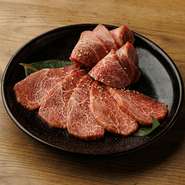 牛肉のシンシンと呼ばれる部位で非常に柔らかく程よい油ののった1品