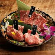 その日仕入れた佐賀牛からおすすめのものを3種盛り合わせで提供いたします！5種類盛り合わせもご用意しております。インスタ映えですと5種類がオススメです！食べ比べにまずはぜひご注文くださいませ