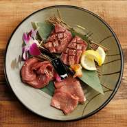 南大門TOKYOの『厚切り牛タン』『極上牛タン』『牛タン塩』を盛合せした食べ比べお得な1品です。牛タン目当てできた方はまず必ず頼まれる1品です。追加で好きな厚さにカットしたタンのご注文もお待ちしております