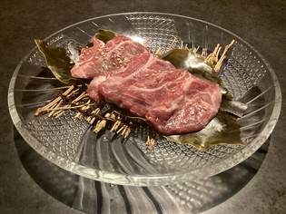 昆布の旨みがラム肉に染む『本格ラム肉の昆布締め（数量限定）』