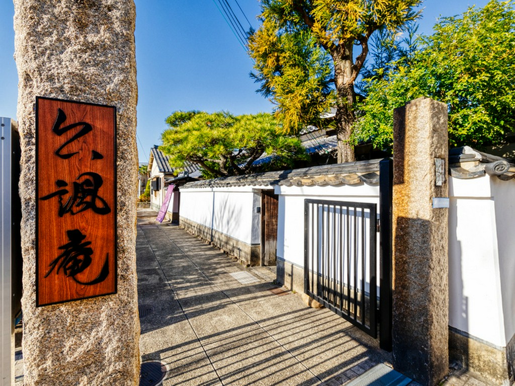 あらゆるシーンで使いやすい、歴史街に佇む大人の隠れ家