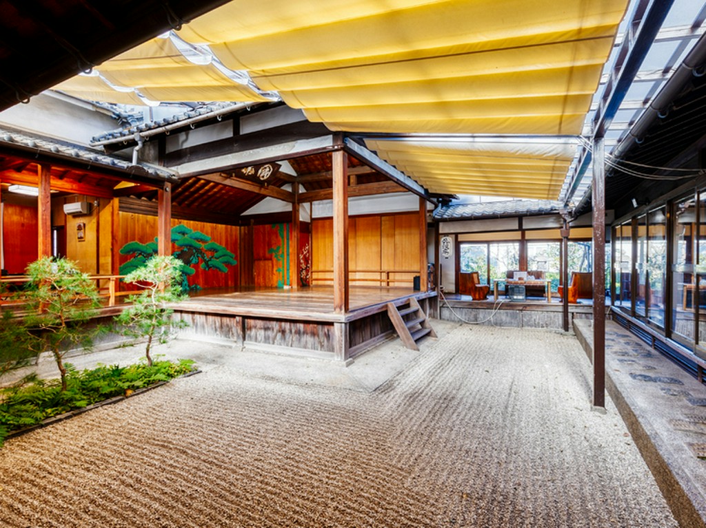 ランチやカフェで楽しむ、贅沢で優雅な昼下がりのひととき