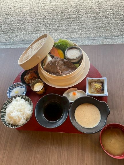 和牛と季節野菜の蒸籠蒸し