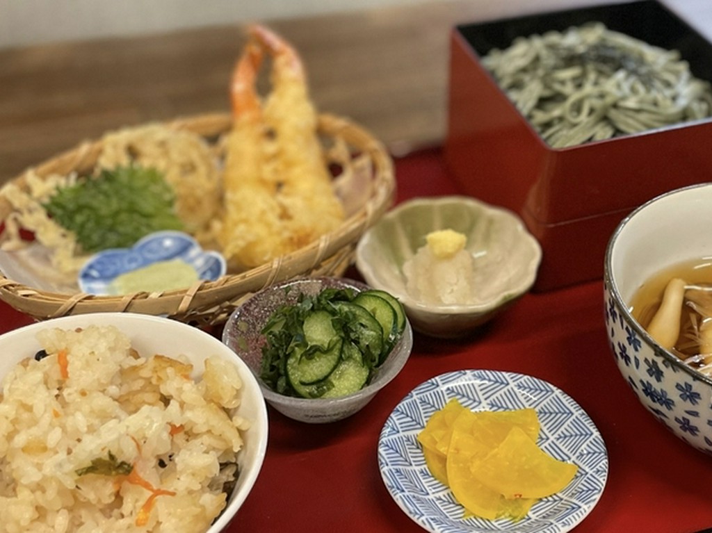 よもぎうどん　彩風御膳