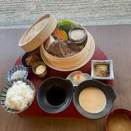 からだ想いの腸活　和牛と季節野菜の蒸籠蒸し