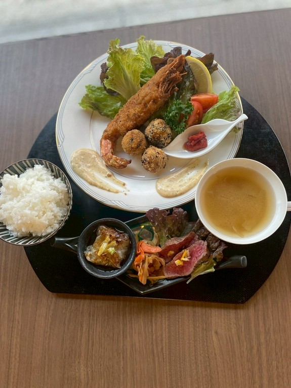 腸活を楽しむ　大海老フライとお芋のフライ御膳