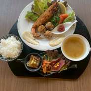 腸活を楽しむ　大海老フライとお芋のフライ御膳