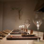 季節感あふれるコース料理が提供されるこの店は、記念日のお祝いにも最適な場所です。素材の味を活かした料理はどれも絶品。そのおいしさと楽しさは、記憶に深く刻まれることでしょう。