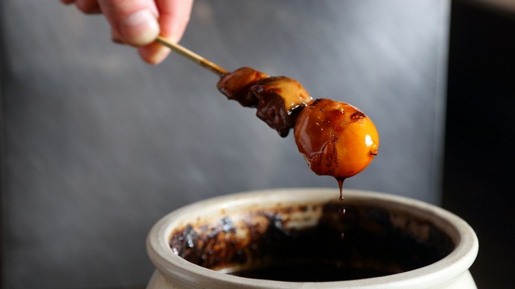 素材の良さを活かした贅沢な逸品『玉ひもと肝の串』