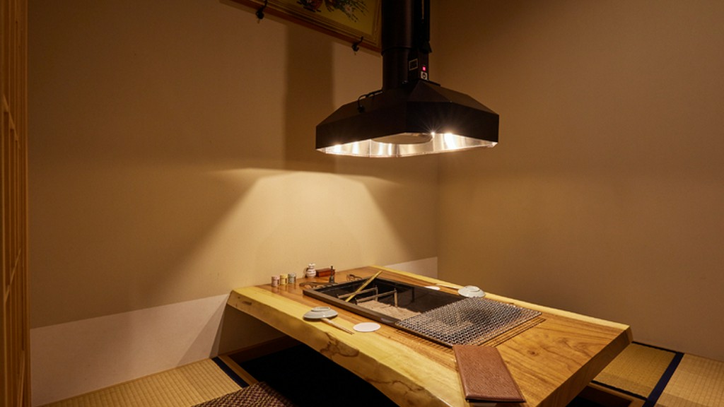 少人数でも隣席を気にせず食事を楽しむプライベート空間