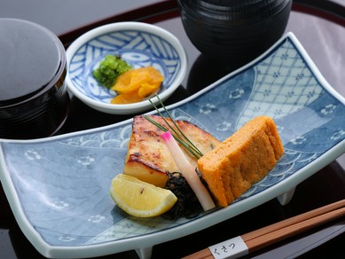 鮮度の良い魚を選りすぐり、甘めの西京味噌に一週間ほど漬け込んだ『本日の西京焼き御膳』