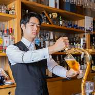 カクテルや梅酒・焼酎など、ウイスキー以外のドリンクメニューもあるので、ウイスキー好き以外の利用も歓迎。バーテンダーによるこだわりのサワーも楽しめます。
