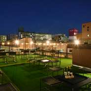 夜の店内の雰囲気。