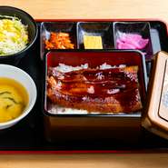 豊富なメニューと温かい雰囲気で、家族連れも歓迎。お子様からご年配の方まで満足できる、バラエティ豊かな料理が揃っています。ファミリーでゆったりと食事を楽しむのにぴったりのお店です。