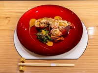 こだわりは「宮崎牛」のみならず『生簀から取り出される活きた食材たち』