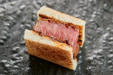 「おいしさ日本一の宮崎牛」を様々な調理方法でお召し上がりいただける特別コースです。